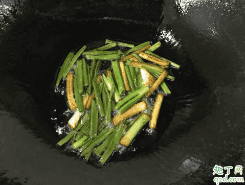 炸蔥油是熱油還是涼油 炸蔥油是冷油下蔥還是熱油下蔥2