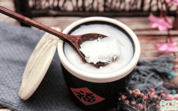 熬豬油要放蔥姜蒜嗎 熬豬油什么時候放蔥姜蒜1