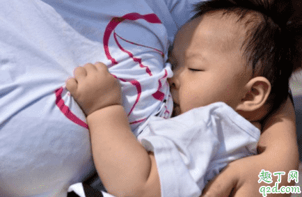 吸奶器吸出來(lái)放恒溫能放多久 吸奶器吸出的奶怎么加熱給寶寶喝1