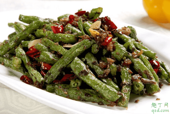 干煸四季豆是先焯水還是直接炒 干煸四季豆為什么要先焯水2