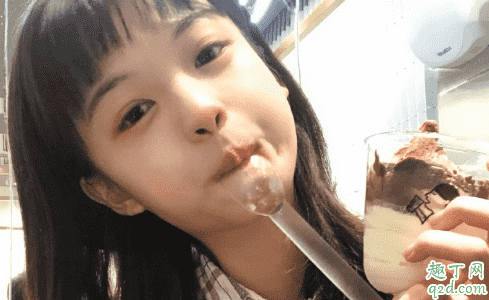聊天時女生給男生發自拍代表什么 女生給男生發自拍是喜歡嗎1