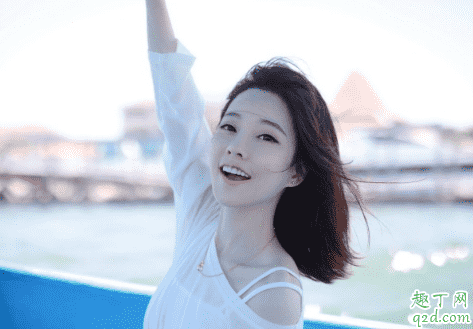 馮提莫去哪個(gè)平臺(tái)了 馮提莫現(xiàn)在還直播嗎20203