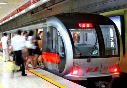 上班族如何安全乘地鐵？夏季坐車要掌握哪些要領
