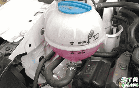 汽車冷卻液可以用水代替嗎 汽車水箱破了不能開怎么辦 3