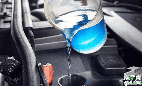 汽車冷卻液可以用水代替嗎 汽車水箱破了不能開怎么辦 4