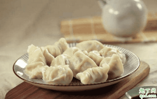 包餃子茄子是擦絲好還是切小丁好吃 茄子包餃子要去皮嗎2