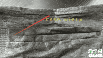 黑色口罩和藍(lán)色口罩哪個好 黑色一次性口罩繩子在里面還是在外面5