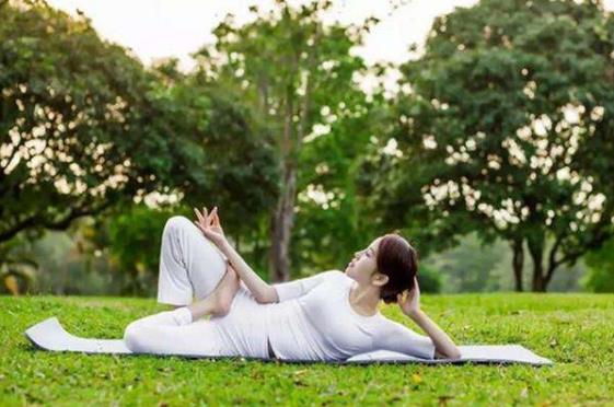 春天怎么捂最健康養生？愛美女人別過早換裝，春捂最佳穿衣原則