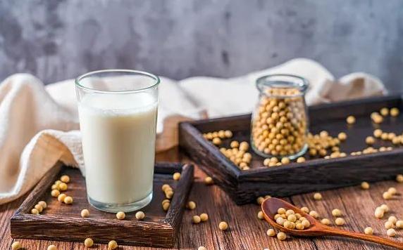 牛奶和豆漿哪個蛋白質含量高？吃什么補蛋白質最快