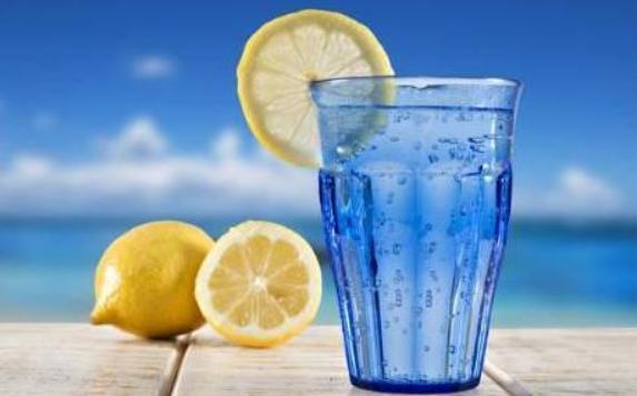 蘇打水過期了還能喝嗎？蘇打水和礦泉水有什么區別