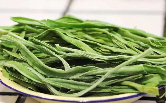 貢菜是不是萵筍曬干的？干貢菜是什么菜