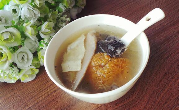 烏雞花膠湯可以天天吃嗎？燉烏雞花膠湯小技巧
