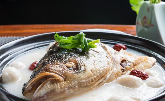 草魚頭湯怎么做又濃又白？草魚頭湯的營養價值