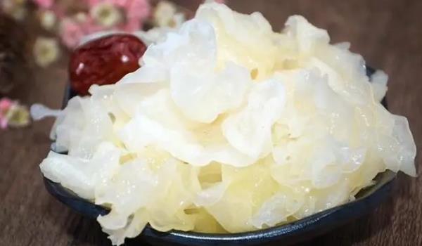 銀耳泡發后可以直接吃嗎(建議不要直接生吃用開水煮再食)