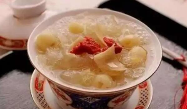 銀耳湯不出膠怎么補救(開中小火繼續煮半個小時加入淀粉)