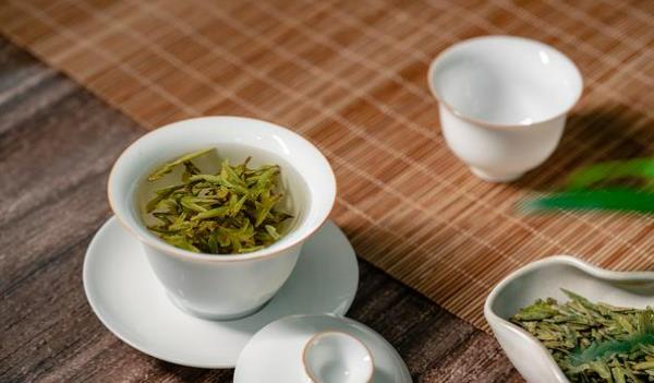 西湖龍井沖泡有哪三要素(茶葉分量、沖泡水溫、沖泡時(shí)間)