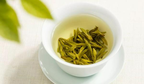 西湖龍井用什么茶具沖泡好(以茶具材質(zhì)分玻璃、瓷質(zhì)、紫砂)