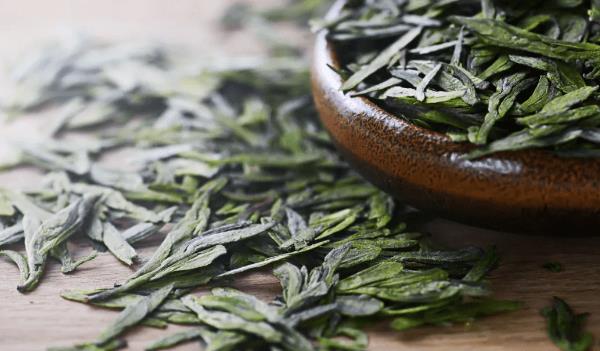 雨前龍井是綠茶嗎(是綠茶，在谷雨之前采摘制作的茶葉)