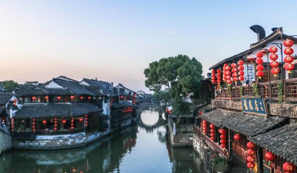 西湖附近有哪些古鎮(西塘古鎮，是活著的千年古鎮)