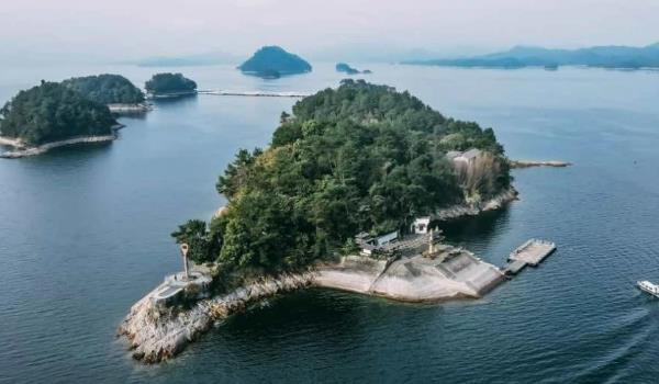 千島湖一共有多少個(gè)島(1078個(gè)島，被稱為天下第一秀水)