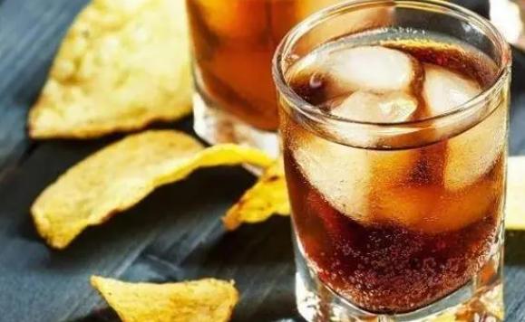 蘇打水是碳酸飲料嗎？哪些飲料不是碳酸飲料
