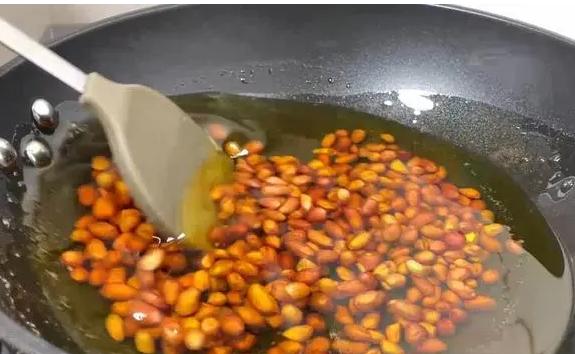 炸花生米熱油還是涼油？炸花生米的做法