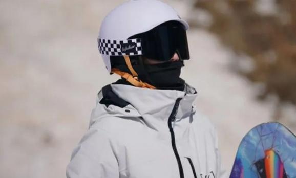 滑雪服能當沖鋒衣穿嗎？滑雪服面料是什么