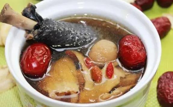 烏雞湯可以天天喝嗎？花旗參烏雞湯經期可以喝嗎