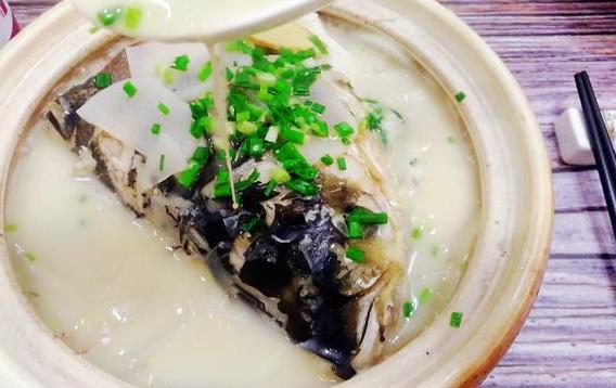 燉魚頭湯用熱水還是冷水？燉魚頭湯為什么用熱水