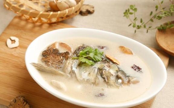魚頭湯的益處與作用有哪些？魚頭湯用什么豆腐好